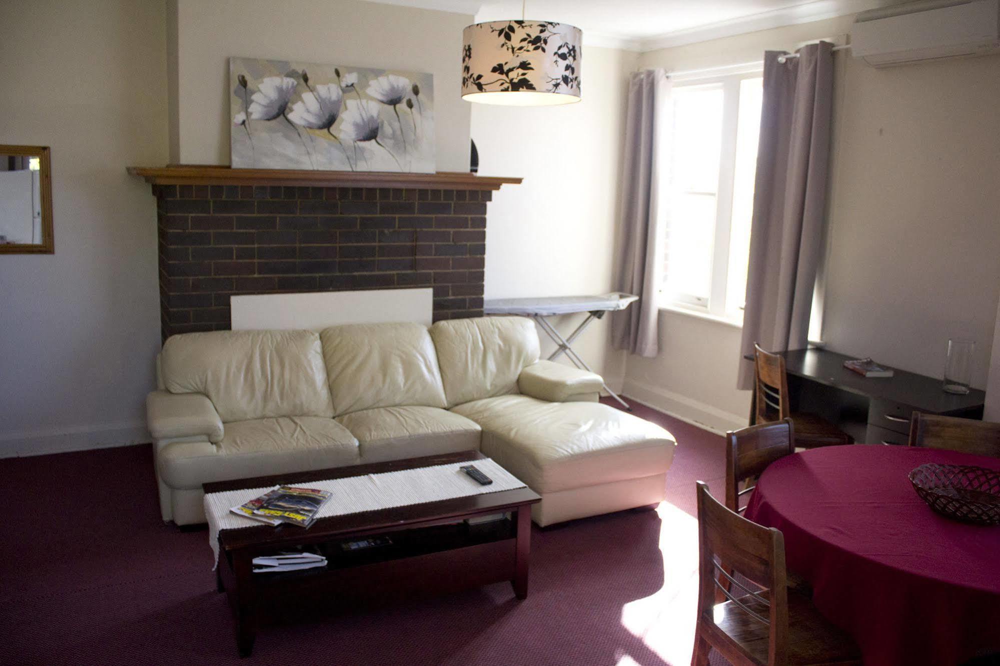 Court House Hotel Boorowa Extérieur photo